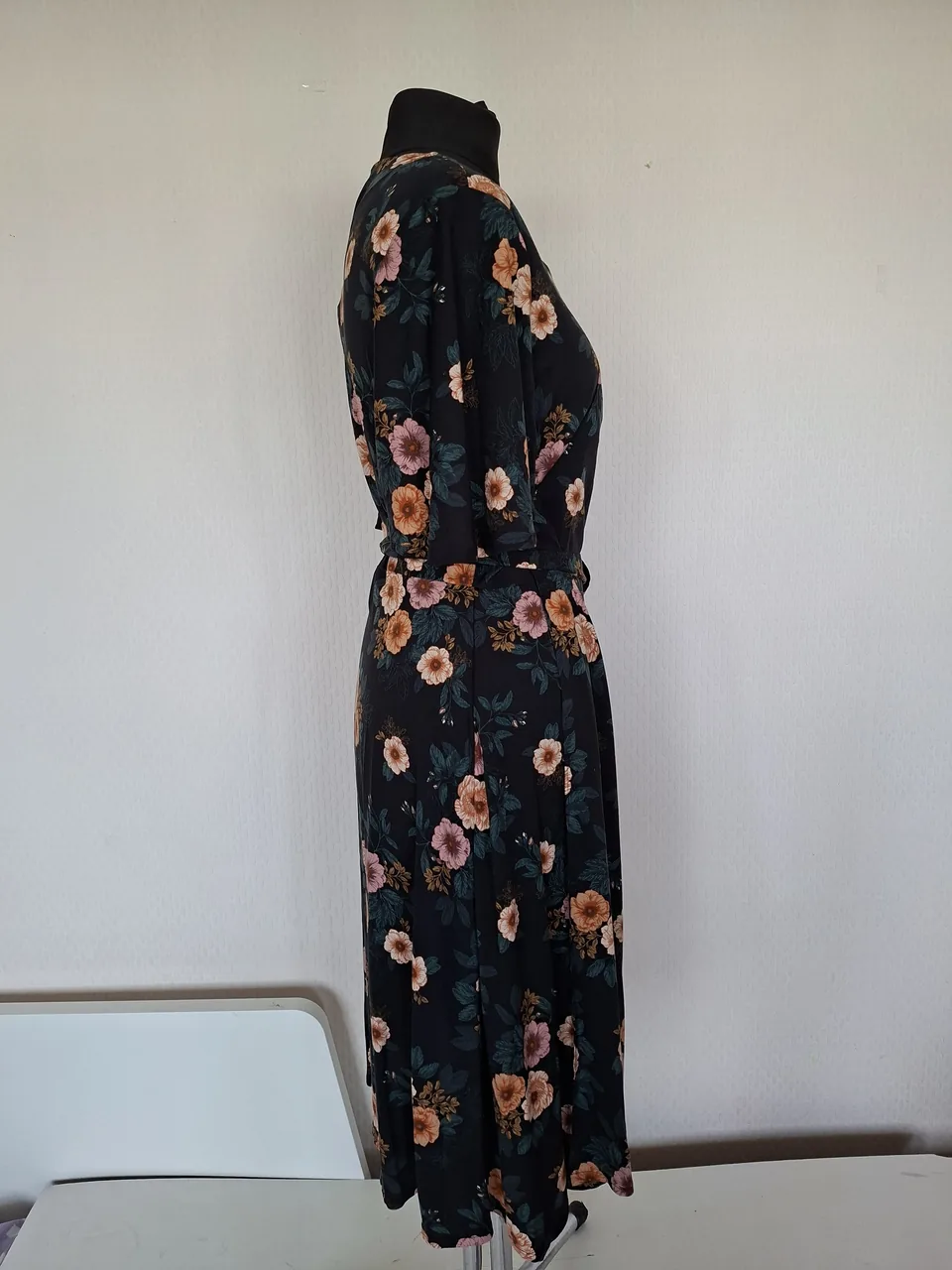 Vieglas viskozes auduma apsienamā wrap kleita XL izmērā